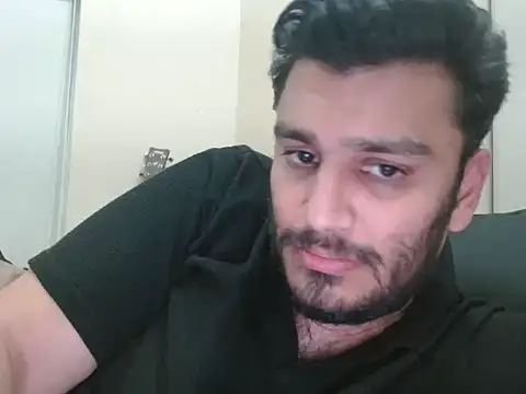 Snapshot of robintoit chatting on 05-21-26, 12:02 robintoit online show from 05-21-26, 12:02