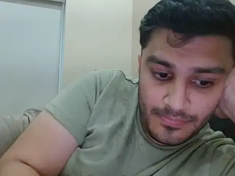 Snapshot of robintoit chatting on 05-27-26, 11:17 robintoit online show from 05-27-26, 11:17