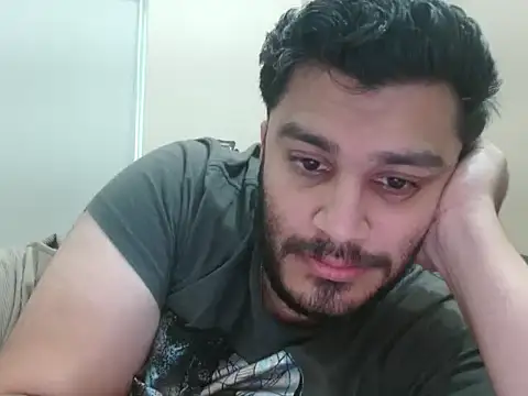Snapshot of robintoit chatting on 05-20-26, 03:25 robintoit online show from 05-20-26, 03:25