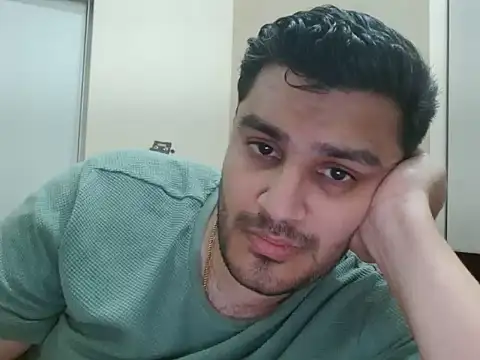 Snapshot of robintoit chatting on 05-24-26, 07:03 robintoit online show from 05-24-26, 07:03
