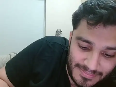 Snapshot of robintoit chatting on 06-10-26, 05:47 robintoit online show from 06-10-26, 05:47