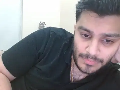 Snapshot of robintoit chatting on 05-05-26, 08:23 robintoit online show from 05-05-26, 08:23