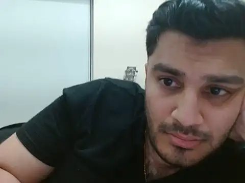 Snapshot of robintoit chatting on 05-28-26, 03:29 robintoit online show from 05-28-26, 03:29