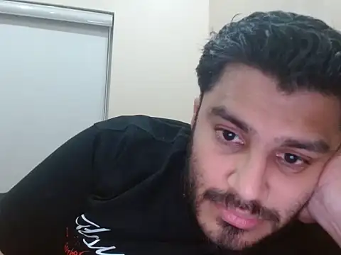 Snapshot of robintoit chatting on 07-17-26, 07:00 robintoit online show from 07-17-26, 07:00