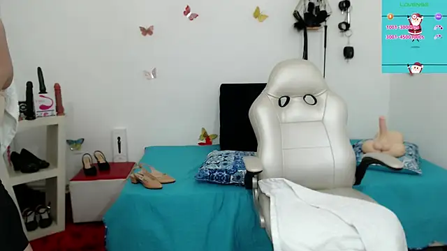 mom hot   online show from 12-18-25, 08:34