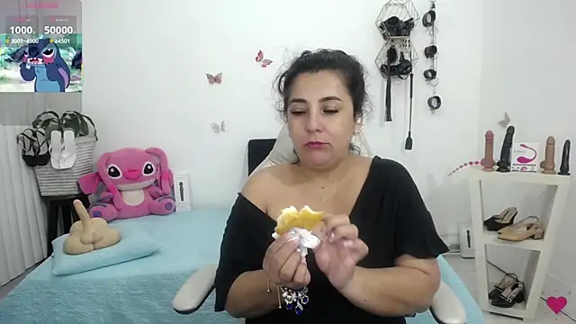 mom hot   online show from 06-18-26, 01:05