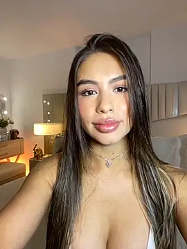 Snapshot of _laura_02 chatting on 11-22-25, 05:45 laura 02 online show from 11-22-25, 05:45