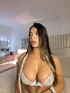 Snapshot of _laura_02 chatting on 11-19-25, 11:16 laura 02 online show from 11-19-25, 11:16