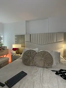  laura 02 online show from 02-04-26, 10:16