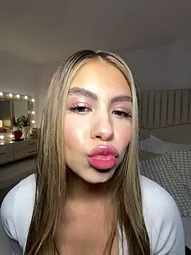  laura 02 online show from 05-19-26, 06:48