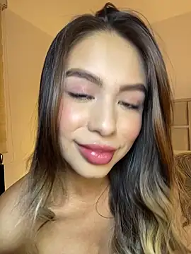 Snapshot of _laura_02 chatting on 11-15-25, 10:25 laura 02 online show from 11-15-25, 10:25