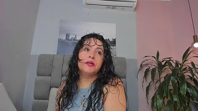 Snapshot of hanny_milf chatting on 07-25-26, 11:38 hanny milf online show from 07-25-26, 11:38