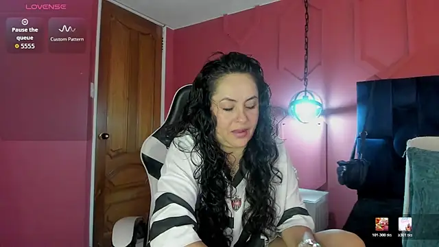 Snapshot of hanny_milf chatting on 06-02-26, 11:32 hanny milf online show from 06-02-26, 11:32
