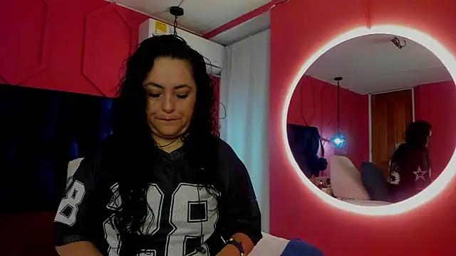 Snapshot of hanny_milf chatting on 05-17-26, 11:43 hanny milf online show from 05-17-26, 11:43