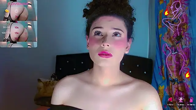 Snapshot of DoveCameron_ chatting on 10-31-25, 09:22 DoveCameron online show from 10-31-25, 09:22