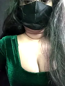 Idhika Paul online show from 10-31-25, 01:13