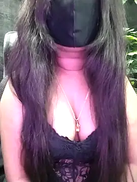 Idhika Paul online show from 11-24-25, 12:05