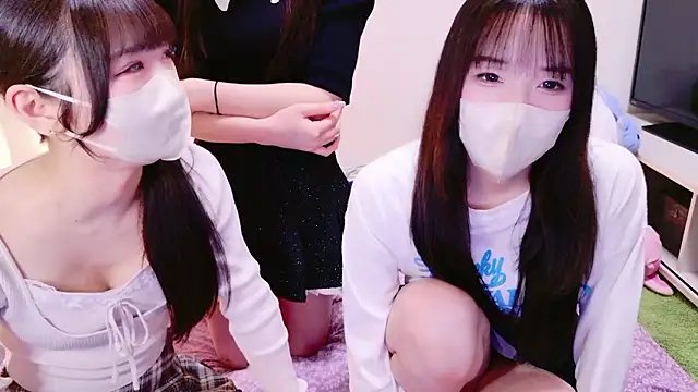 Snapshot of siorin_18 chatting on 06-07-26, 12:21 siorin 18 online show from 06-07-26, 12:21
