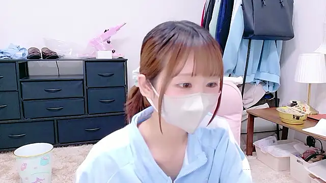 Snapshot of Yui-Ch chatting on 06-04-26, 12:21 Yui-Ch online show from 06-04-26, 12:21