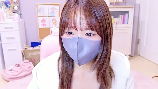 Snapshot of Yui-Ch chatting on 01-21-25, 11:46 Yui-Ch online show from 01-21-25, 11:46