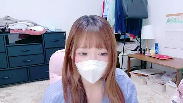 Snapshot of Yui-Ch chatting on 05-10-26, 12:20 Yui-Ch online show from 05-10-26, 12:20