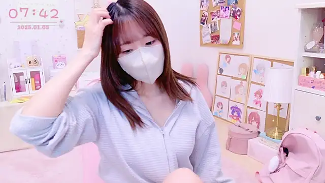 Snapshot of Yui-Ch chatting on 01-04-25, 10:45 Yui-Ch online show from 01-04-25, 10:45