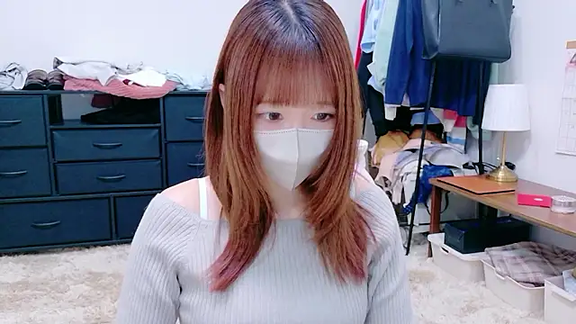 Snapshot of Yui-Ch chatting on 05-07-26, 12:30 Yui-Ch online show from 05-07-26, 12:30