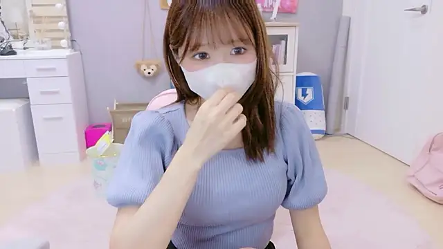 Snapshot of Yui-Ch chatting on 09-30-25, 12:00 Yui-Ch online show from 09-30-25, 12:00