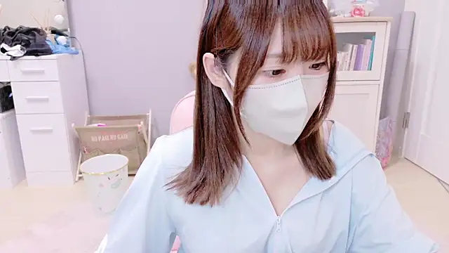 Snapshot of Yui-Ch chatting on 03-18-25, 12:28 Yui-Ch online show from 03-18-25, 12:28