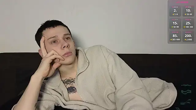 Snapshot of R1mmo__ chatting on 02-11-25, 08:48 R1mmo online show from 02-11-25, 08:48