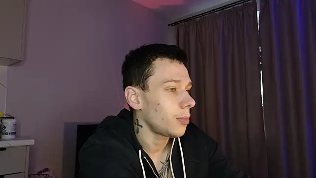 Snapshot of R1mmo__ chatting on 10-30-25, 11:41 R1mmo online show from 10-30-25, 11:41