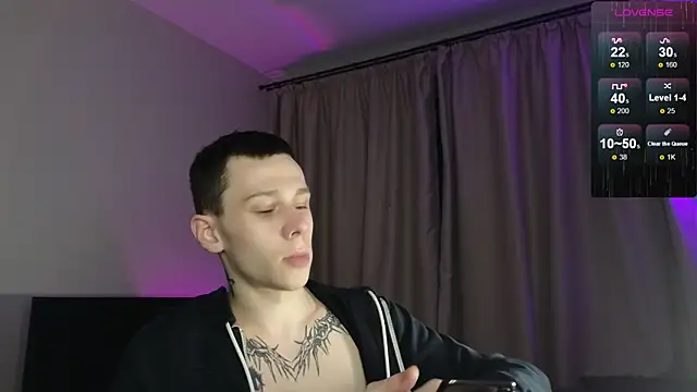 Snapshot of R1mmo__ chatting on 10-12-25, 07:37 R1mmo online show from 10-12-25, 07:37