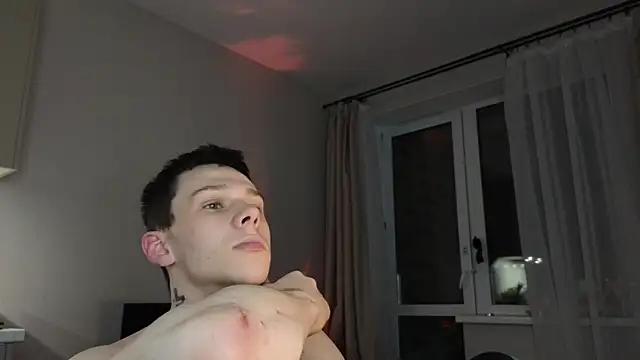 Snapshot of R1mmo__ chatting on 11-03-25, 04:10 R1mmo online show from 11-03-25, 04:10