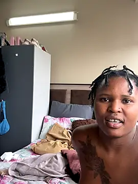 Snapshot of THEBUTTERNUT chatting on 10-29-25, 01:32 THEBUTTERNUT online show from 10-29-25, 01:32