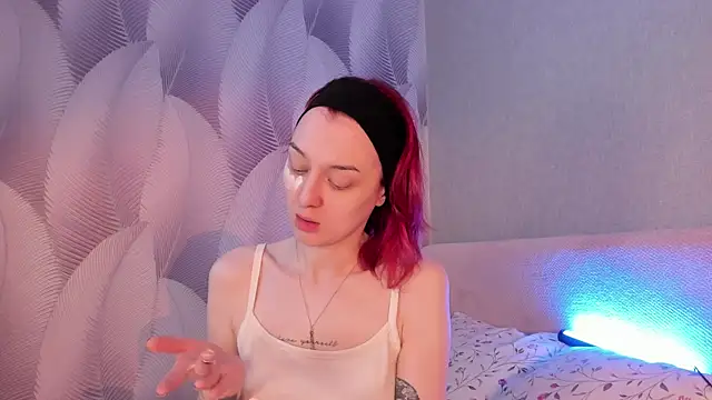 Snapshot of CrystalRey chatting on 03-21-25, 05:21 CrystalRey online show from 03-21-25, 05:21