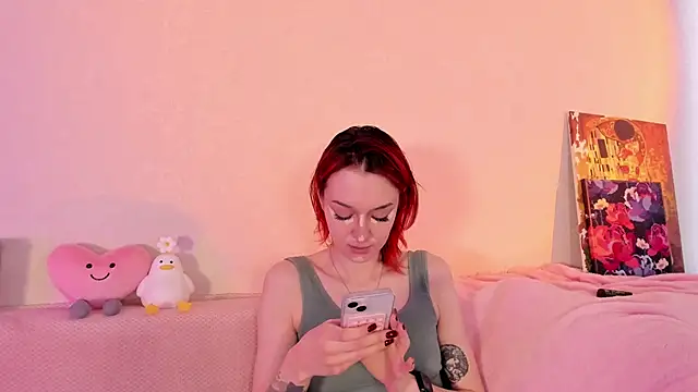 Snapshot of CrystalRey chatting on 02-16-25, 04:53 CrystalRey online show from 02-16-25, 04:53