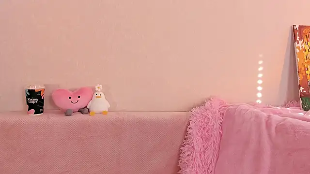 Snapshot of CrystalRey chatting on 02-10-25, 05:03 CrystalRey online show from 02-10-25, 05:03