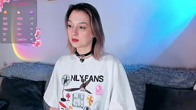 Snapshot of CrystalRey chatting on 10-09-25, 06:47 CrystalRey online show from 10-09-25, 06:47