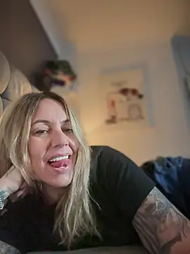 Snapshot of blondebitch2 chatting on 03-03-25, 05:20 blondebitch2 online show from 03-03-25, 05:20