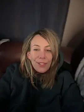 Snapshot of blondebitch2 chatting on 02-09-25, 07:15 blondebitch2 online show from 02-09-25, 07:15