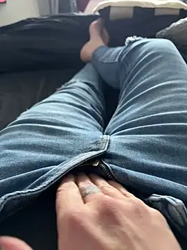 Snapshot of blondebitch2 chatting on 02-25-25, 02:15 blondebitch2 online show from 02-25-25, 02:15