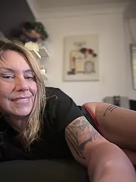 Snapshot of blondebitch2 chatting on 02-18-25, 04:58 blondebitch2 online show from 02-18-25, 04:58