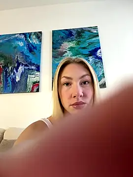 LuisaBecker online show from 11-15-25, 09:24