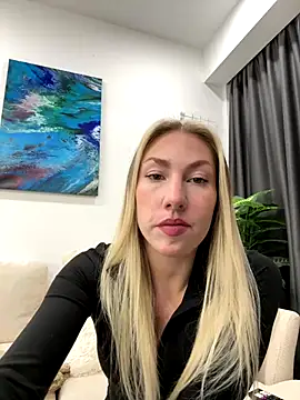 LuisaBecker online show from 12-21-25, 01:46