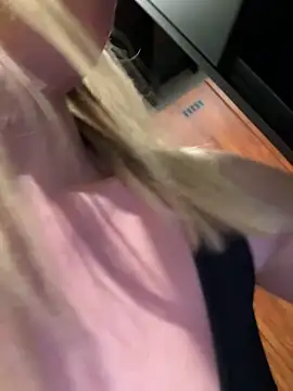 LuisaBecker online show from 04-16-26, 04:57