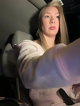 LuisaBecker online show from 04-09-26, 04:24