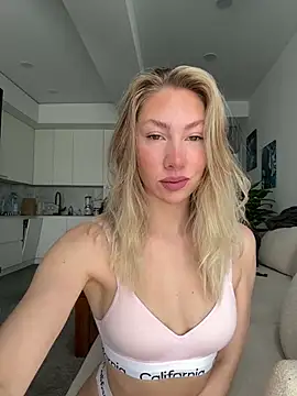 LuisaBecker online show from 03-22-26, 09:44