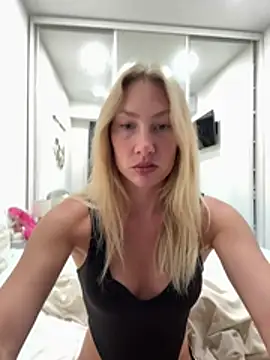 LuisaBecker online show from 07-11-26, 05:57