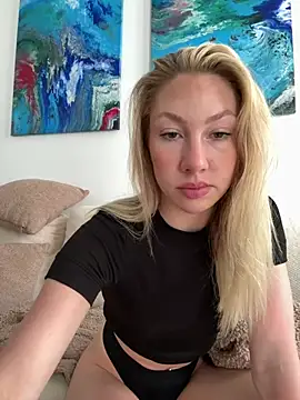 LuisaBecker online show from 05-12-26, 01:06