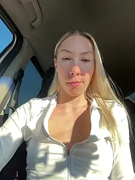 Snapshot of LuisaBecker chatting on 01-29-25, 12:13 LuisaBecker online show from 01-29-25, 12:13